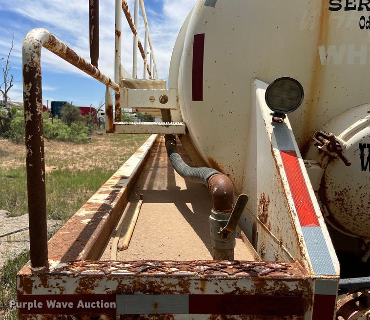 image for item LU9877 2006 Troxell vacuum trailer