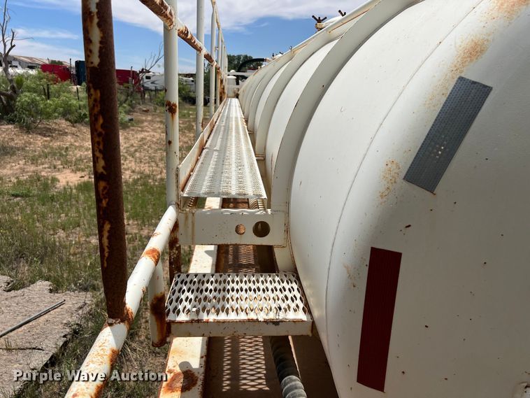 image for item LU9877 2006 Troxell vacuum trailer