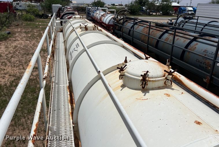 image for item LU9877 2006 Troxell vacuum trailer