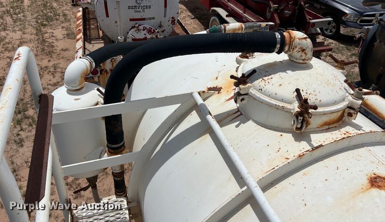 image for item LU9877 2006 Troxell vacuum trailer