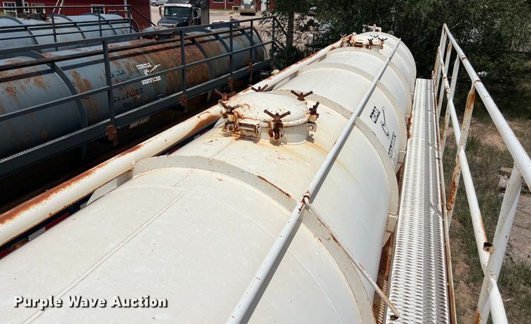 image for item LU9877 2006 Troxell vacuum trailer