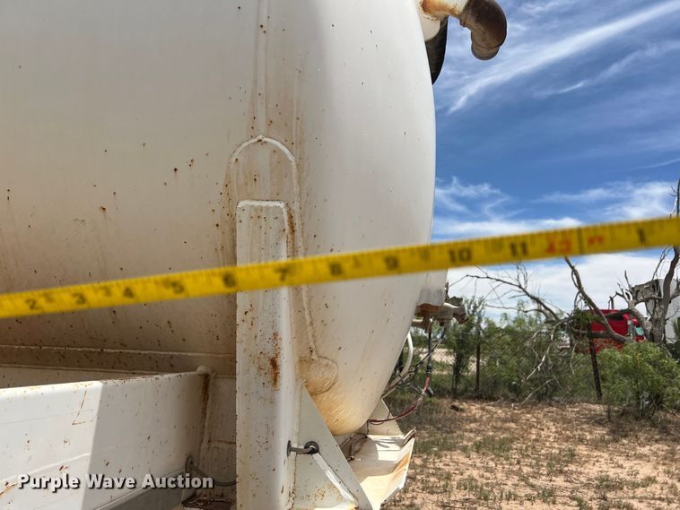 image for item LU9877 2006 Troxell vacuum trailer