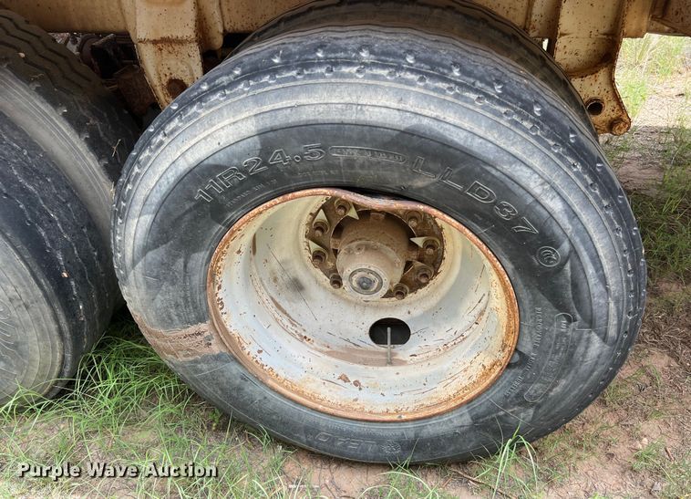 image for item LU9877 2006 Troxell vacuum trailer