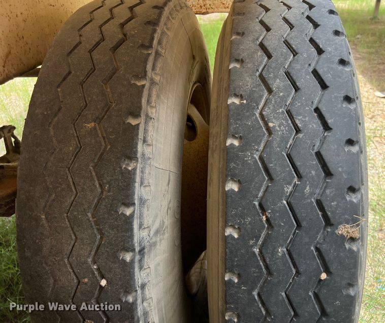 image for item LU9877 2006 Troxell vacuum trailer