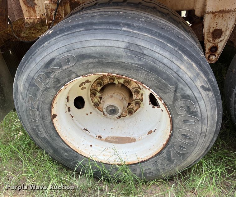 image for item LU9877 2006 Troxell vacuum trailer