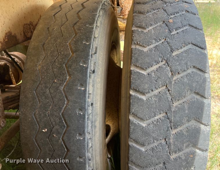 image for item LU9877 2006 Troxell vacuum trailer