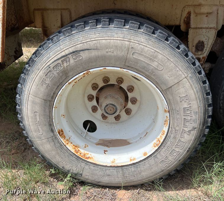 image for item LU9877 2006 Troxell vacuum trailer