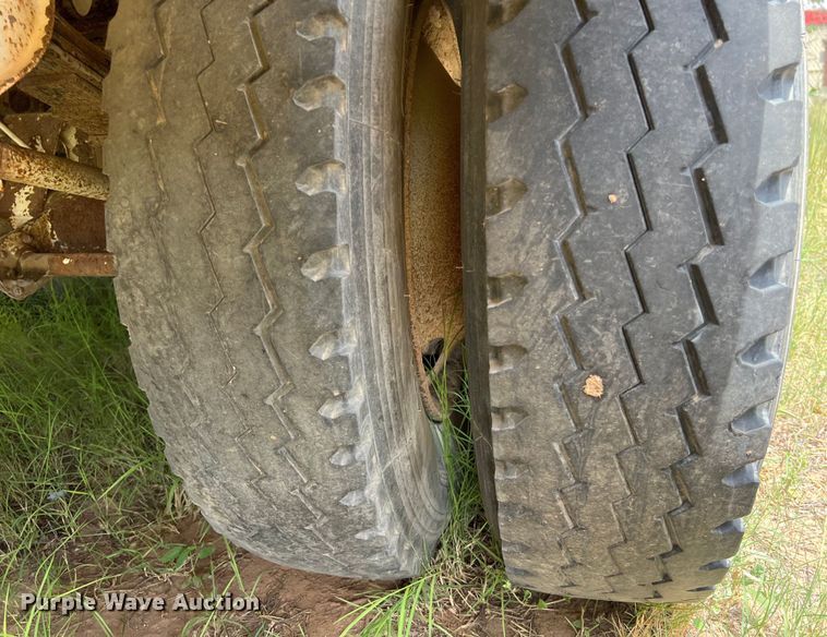 image for item LU9877 2006 Troxell vacuum trailer