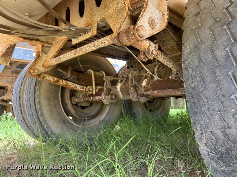 image for item LU9877 2006 Troxell vacuum trailer