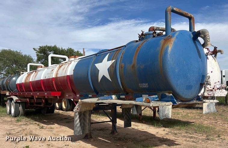 image for item LU9879 2001 Pioneer vacuum trailer