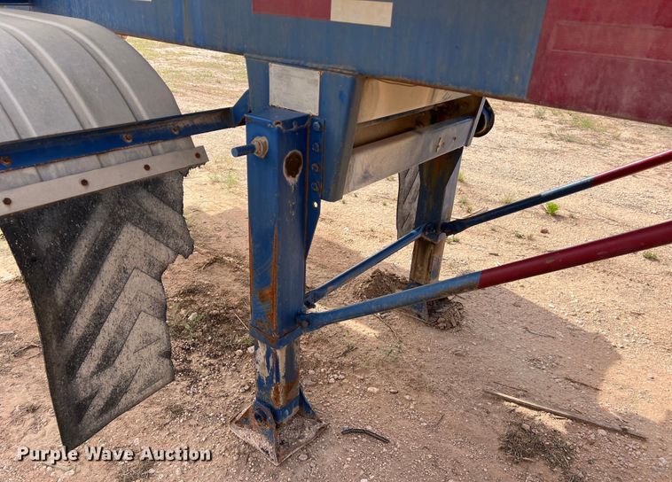 image for item LU9879 2001 Pioneer vacuum trailer