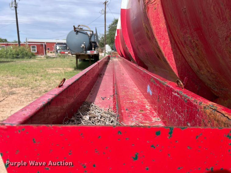 image for item LU9879 2001 Pioneer vacuum trailer