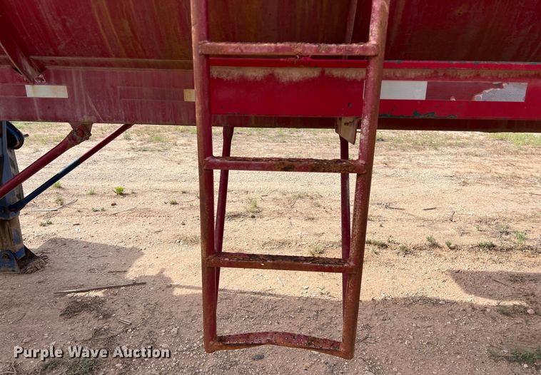 image for item LU9879 2001 Pioneer vacuum trailer