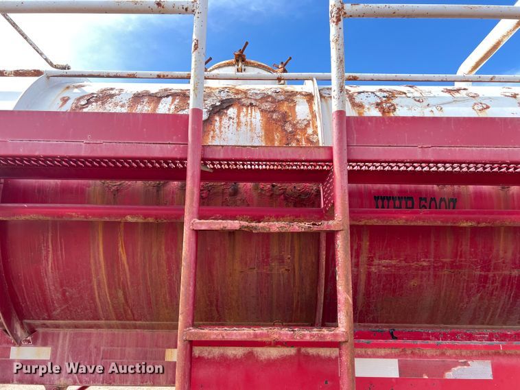 image for item LU9879 2001 Pioneer vacuum trailer