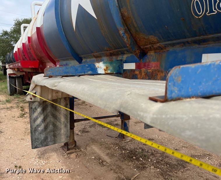 image for item LU9879 2001 Pioneer vacuum trailer