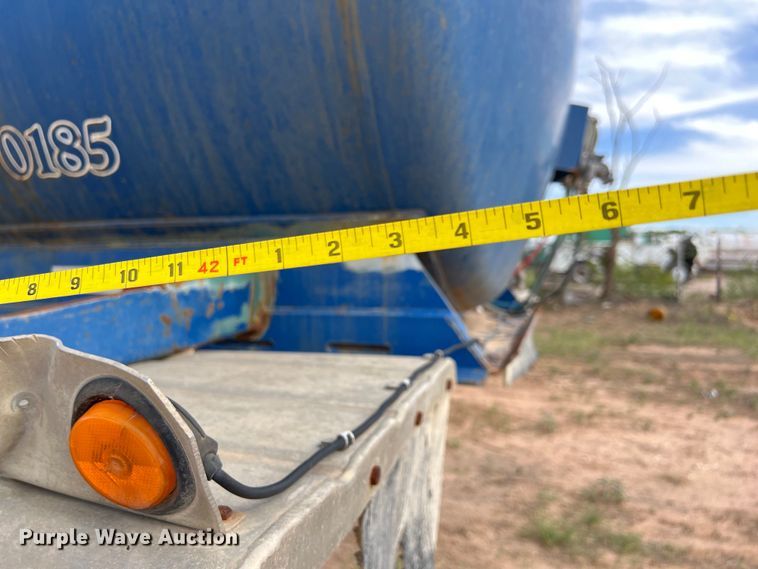 image for item LU9879 2001 Pioneer vacuum trailer