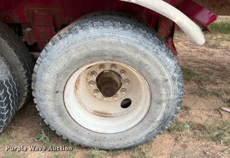 image for item LU9879 2001 Pioneer vacuum trailer