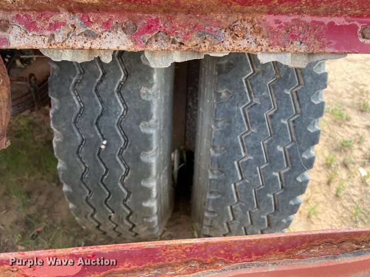 image for item LU9879 2001 Pioneer vacuum trailer