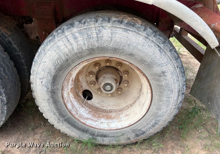 image for item LU9879 2001 Pioneer vacuum trailer