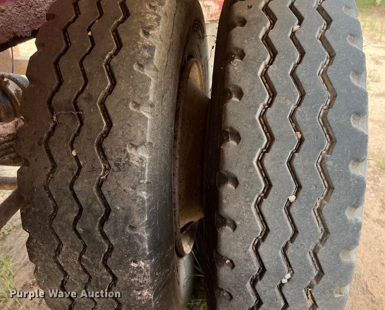 image for item LU9879 2001 Pioneer vacuum trailer