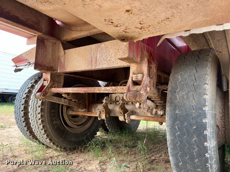 image for item LU9879 2001 Pioneer vacuum trailer