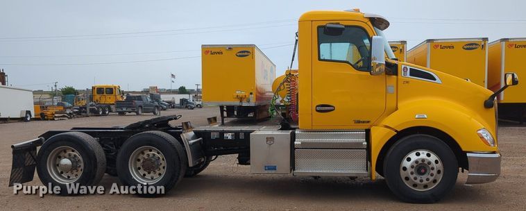 image for item NG9827 2020 Kenworth T680 semi truck