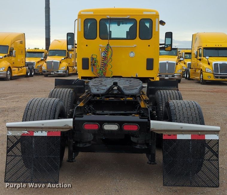 image for item NG9827 2020 Kenworth T680 semi truck