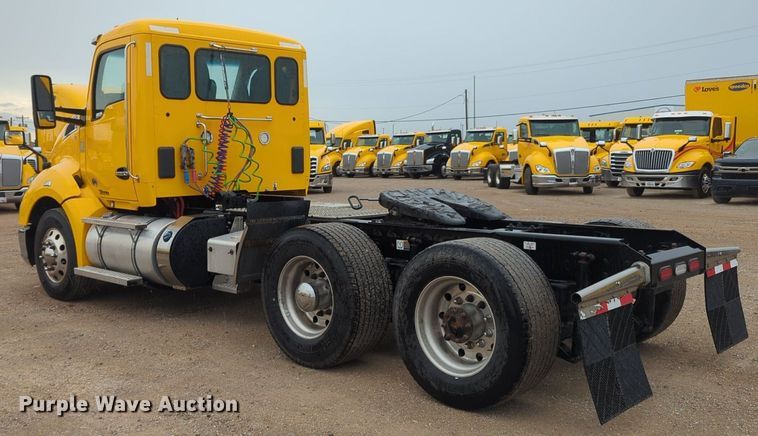 image for item NG9827 2020 Kenworth T680 semi truck