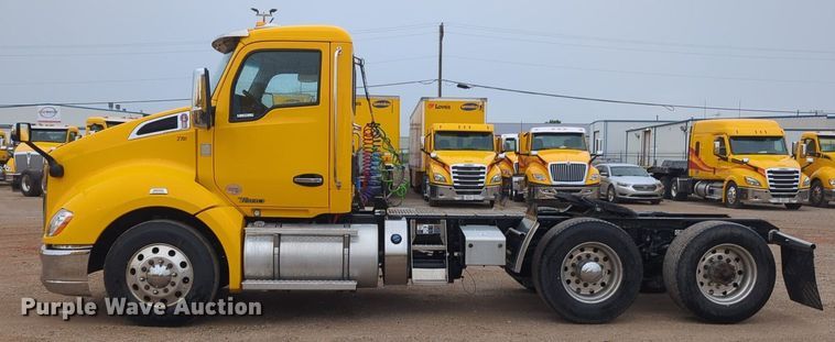 image for item NG9827 2020 Kenworth T680 semi truck