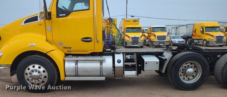 image for item NG9827 2020 Kenworth T680 semi truck