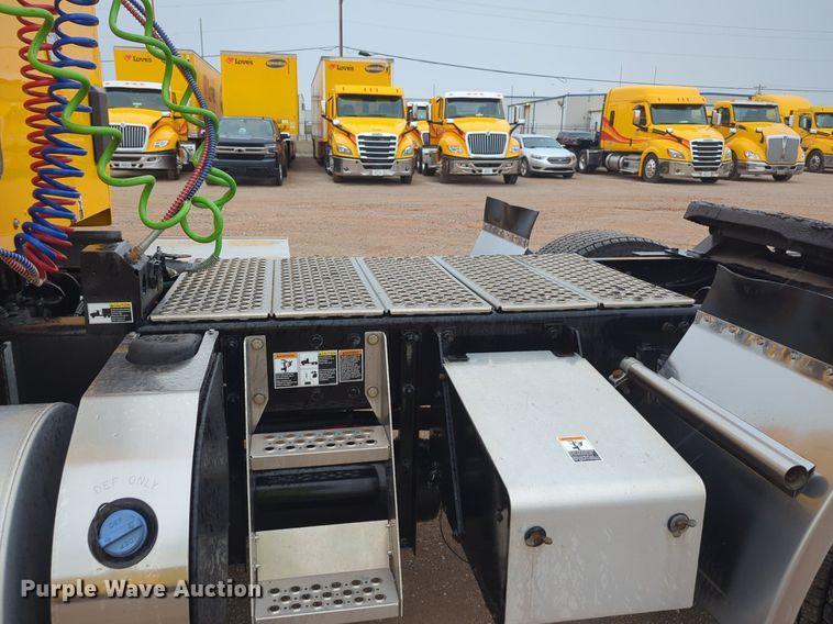 image for item NG9827 2020 Kenworth T680 semi truck