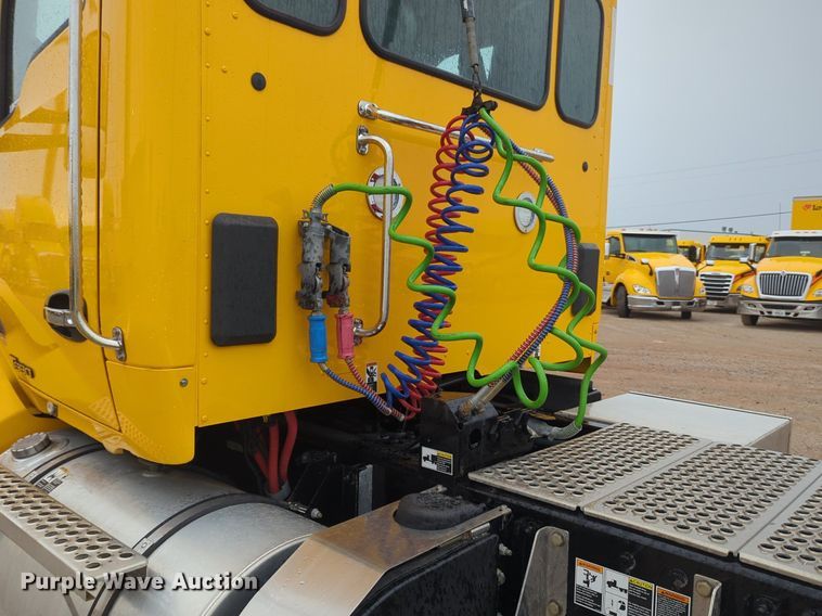 image for item NG9827 2020 Kenworth T680 semi truck