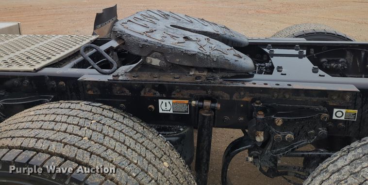 image for item NG9827 2020 Kenworth T680 semi truck