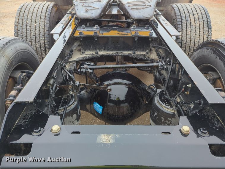 image for item NG9827 2020 Kenworth T680 semi truck