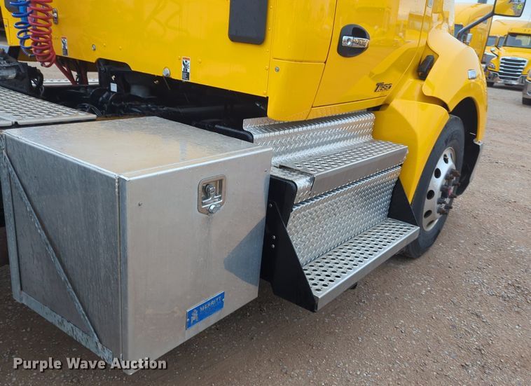 image for item NG9827 2020 Kenworth T680 semi truck