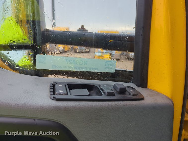 image for item NG9827 2020 Kenworth T680 semi truck