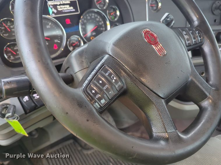 image for item NG9827 2020 Kenworth T680 semi truck