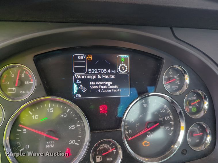 image for item NG9827 2020 Kenworth T680 semi truck