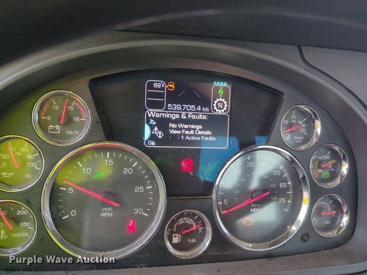 image for item NG9827 2020 Kenworth T680 semi truck