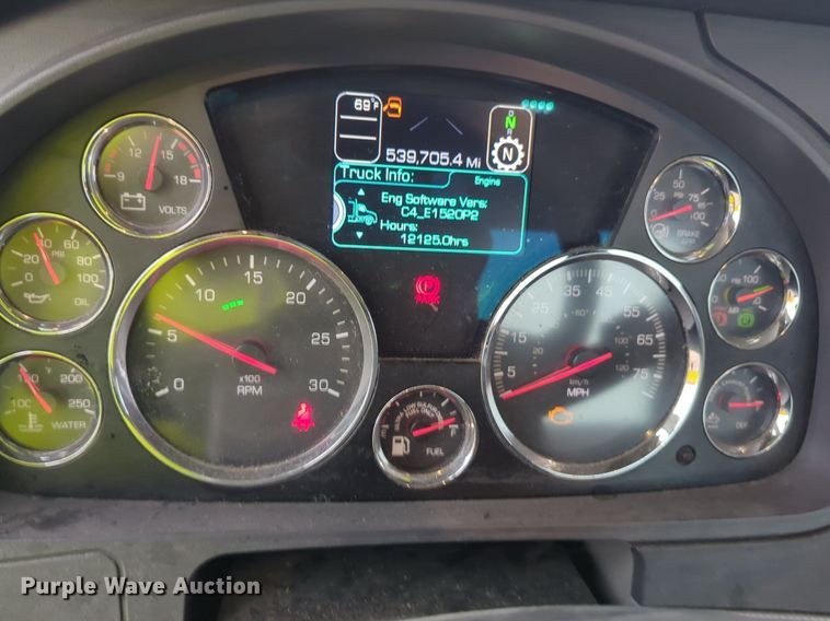 image for item NG9827 2020 Kenworth T680 semi truck