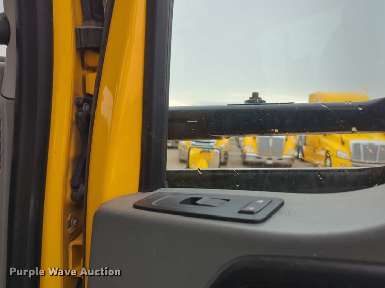 image for item NG9827 2020 Kenworth T680 semi truck