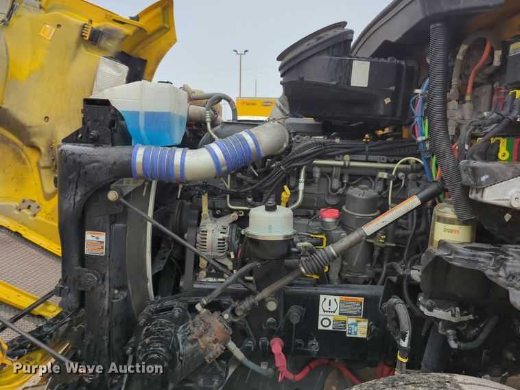 image for item NG9827 2020 Kenworth T680 semi truck