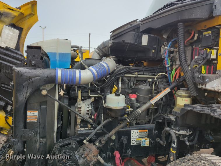 image for item NG9827 2020 Kenworth T680 semi truck