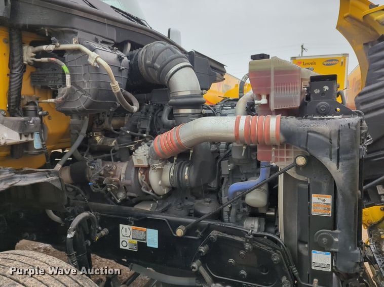 image for item NG9827 2020 Kenworth T680 semi truck