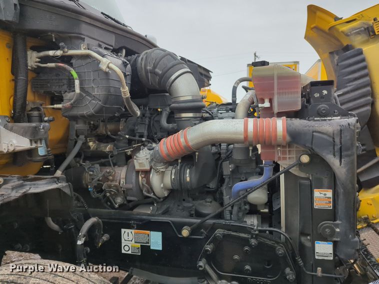 image for item NG9827 2020 Kenworth T680 semi truck