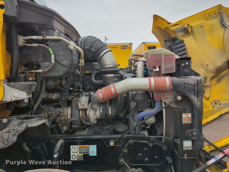 image for item NG9827 2020 Kenworth T680 semi truck