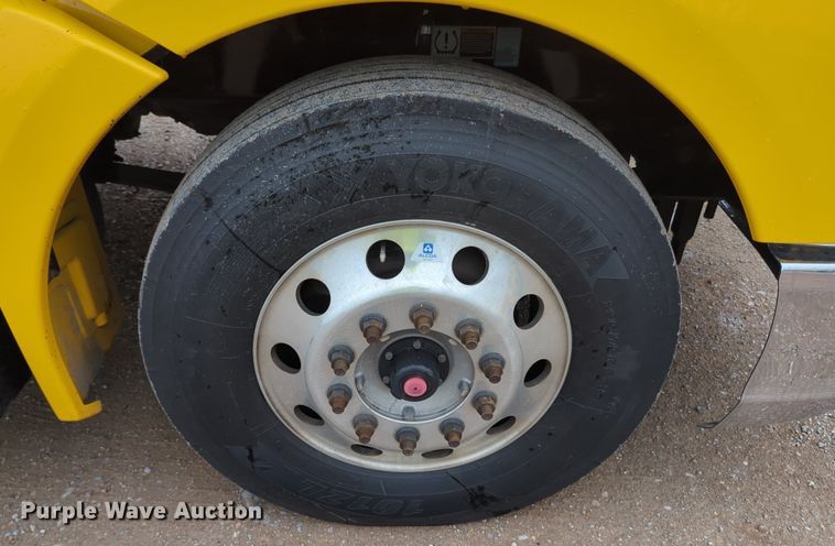 image for item NG9827 2020 Kenworth T680 semi truck