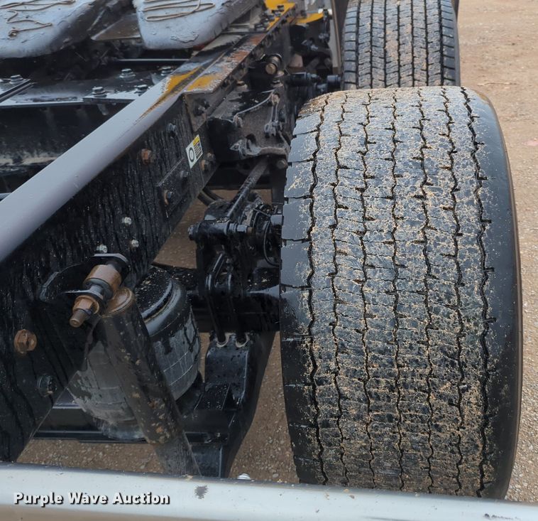 image for item NG9827 2020 Kenworth T680 semi truck