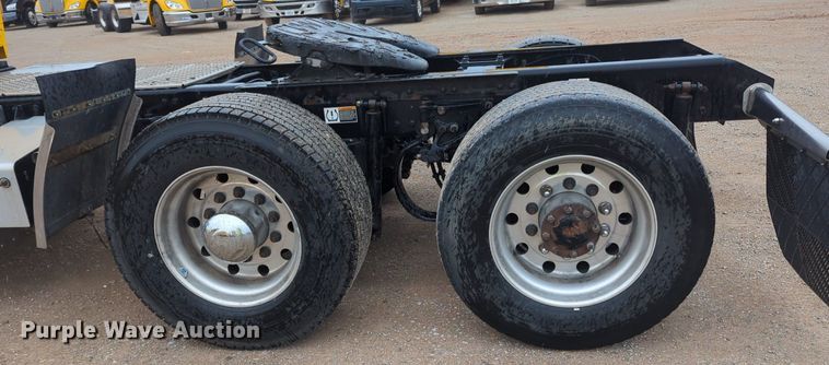 image for item NG9827 2020 Kenworth T680 semi truck