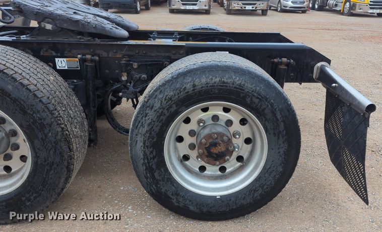 image for item NG9827 2020 Kenworth T680 semi truck